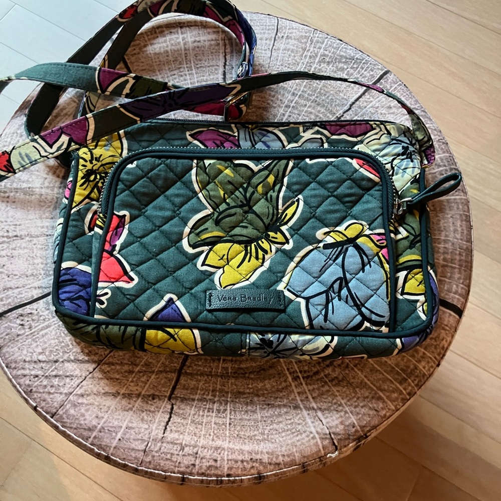 EUC Vera Bradley crossbody bag